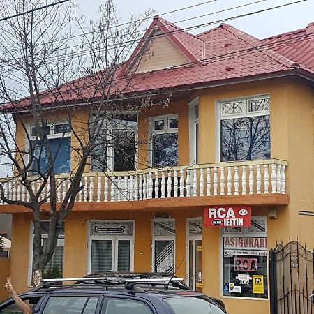 Relax Haus Hunedoara Exterior photo