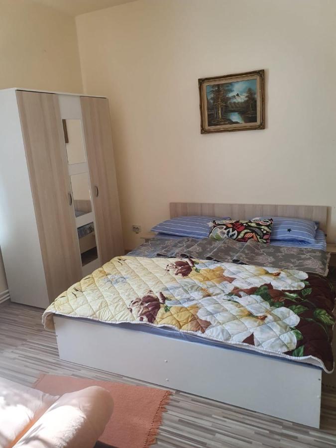 Relax Haus Hunedoara Exterior photo