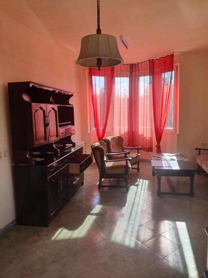 Relax Haus Hunedoara Exterior photo