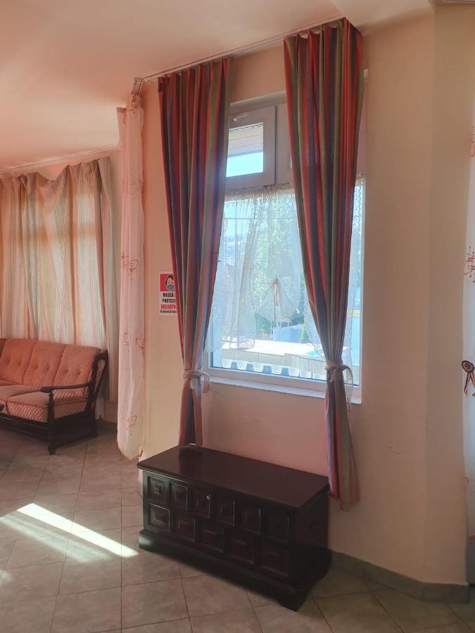 Relax Haus Hunedoara Exterior photo
