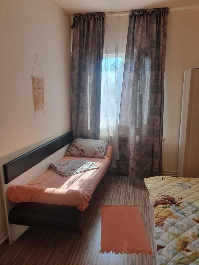 Relax Haus Hunedoara Exterior photo