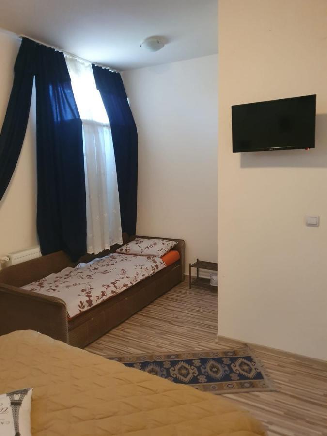 Relax Haus Hunedoara Exterior photo